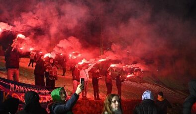 Kartepe Belediye Başkanı Av.M.Mustafa Kocaman meşalelerle karşılandı