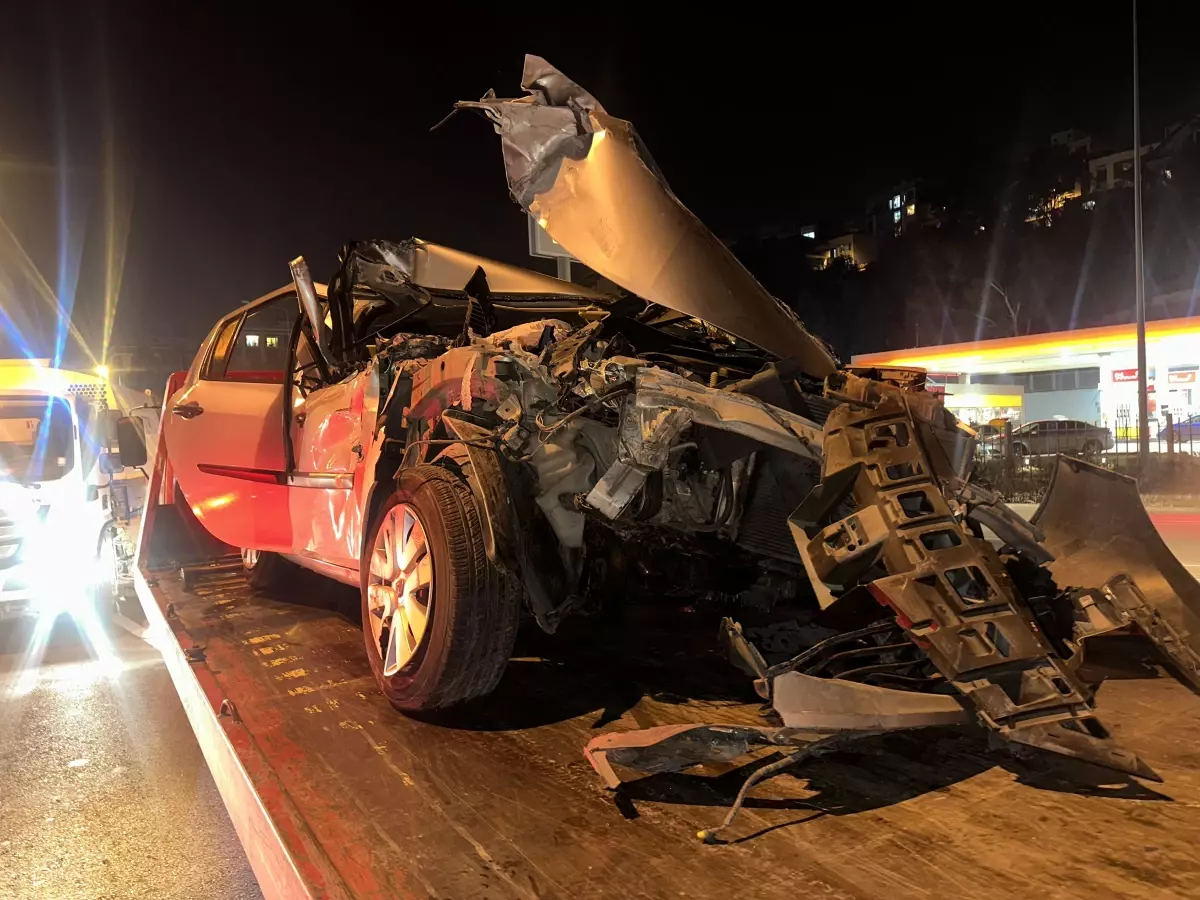 İzmir’de Hatalı Sollama Trafik Kazası: 5 Yaralı