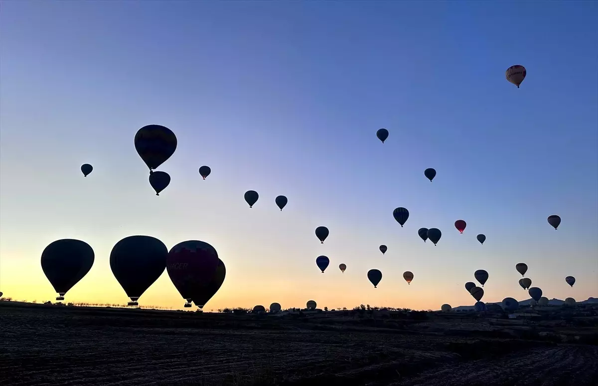 Kapadokya’da Sıcak Hava Balonları Gökyüzünde