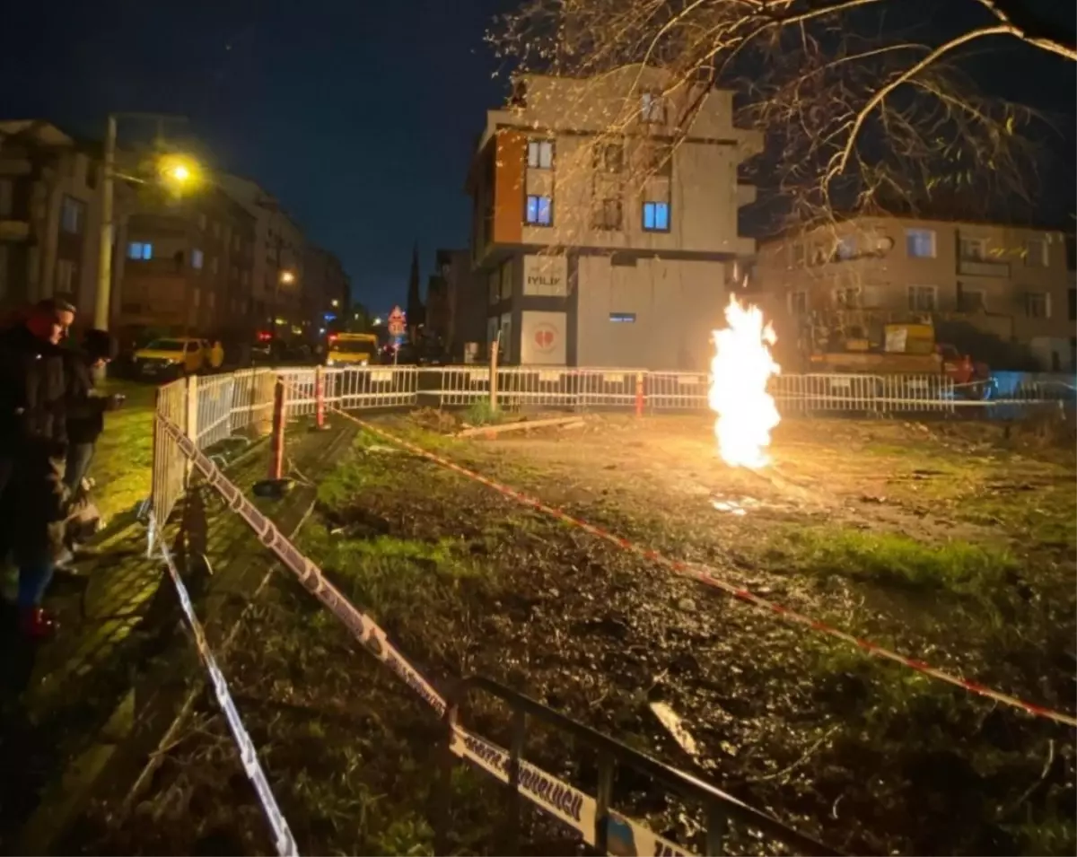 Kocaeli’nde metan gazı yangını saatlerdir sürüyor